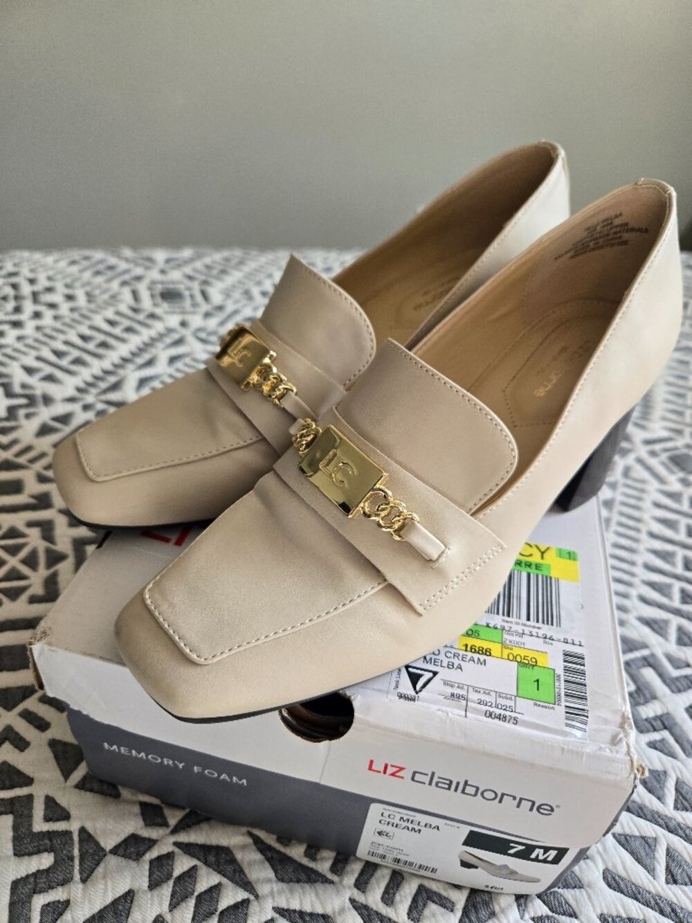 LC Melba Cream Loafer Pumps Gold Chain
